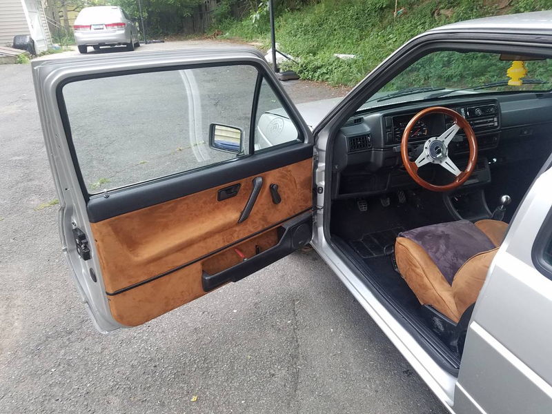 Illustration for article titled At $8,000, Is This R32-Swapped 1987 VW Jetta A Total Coupe De Grâce?